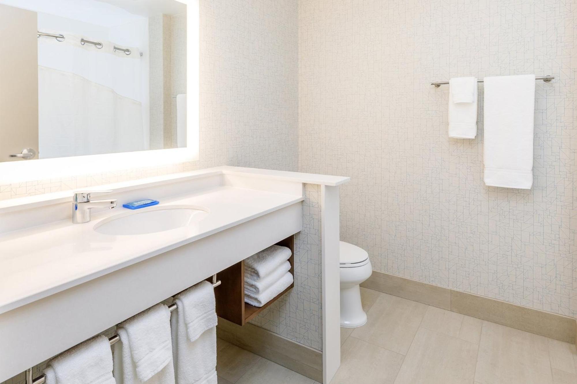 Holiday Inn Express & Suites - Sturbridge By Ihg Luaran gambar