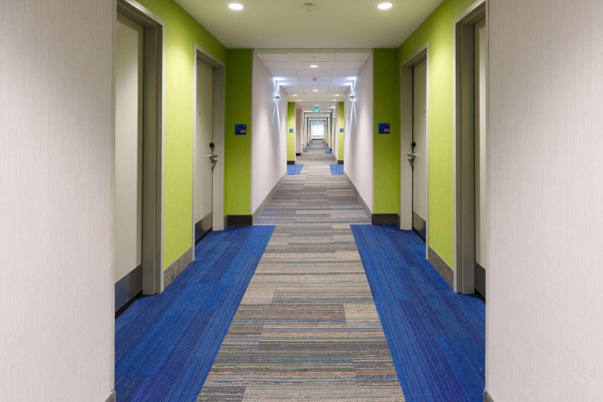 Holiday Inn Express & Suites - Sturbridge By Ihg Luaran gambar